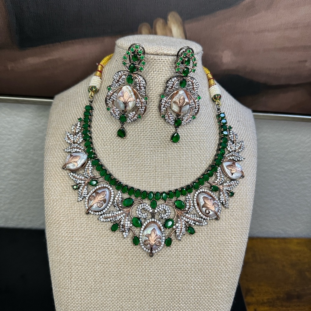 Sabyasachi inspired premium Quality uncut moissanite Kundan necklace (Emerald)